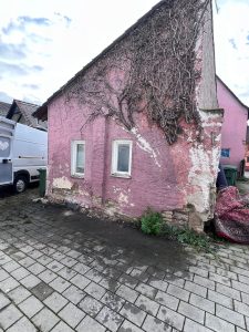 Innenhof nach Entrümpelung