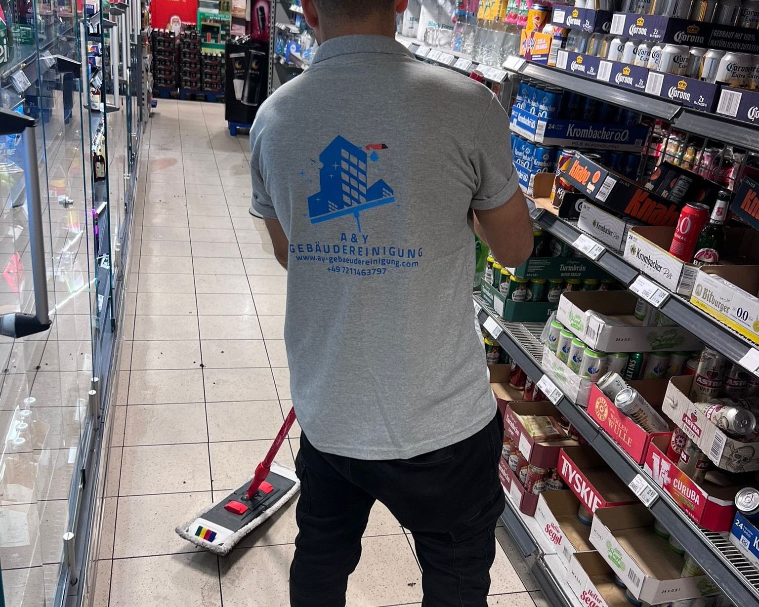 Mitarbeiter bei der Unterhaltsreinigung